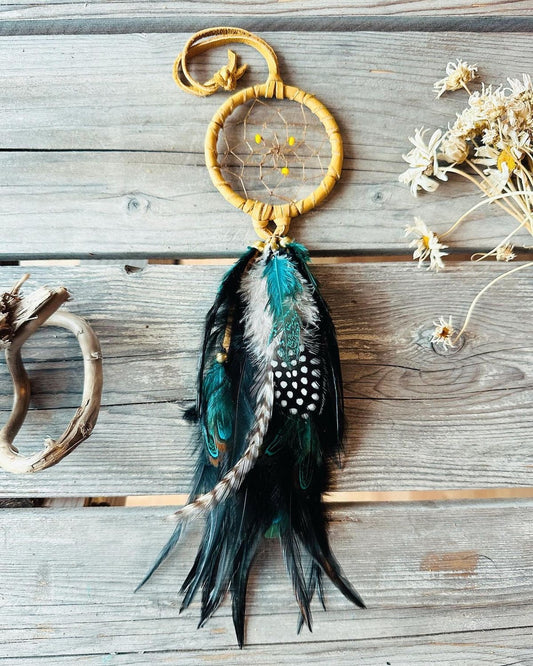 Capteur de rêves autochtone authentique avec cercle sacré et plumes pour protection spirituelle