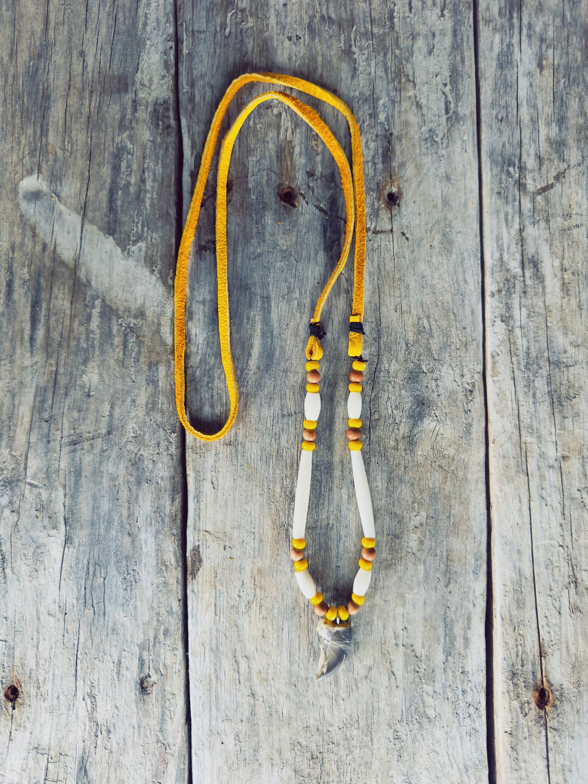 collier griffe d’ours autochtone – symbole de force et de courage