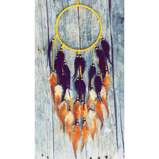 Un grand capteur de rêves aux couleurs de feu