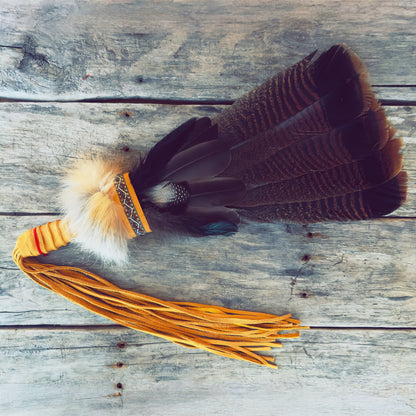 Grand smudgefan cérémoniel avec fourrure naturelle – pièce unique