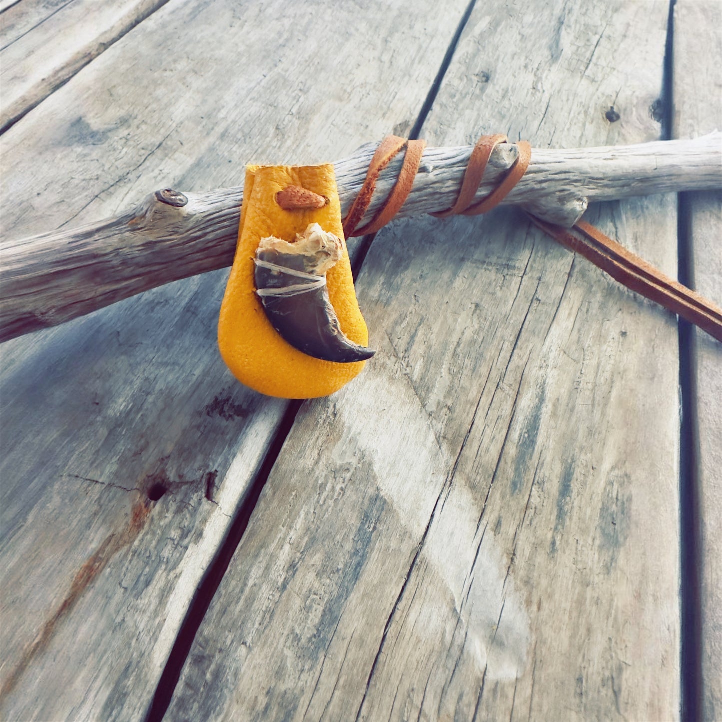 Sac de médecine cuir d’orignal avec griffe d’ours | Force intérieure