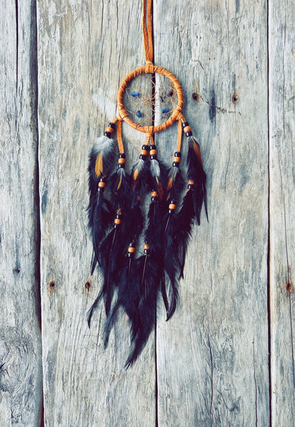 #44 - Capteur de Rêves Authentique en Cuir d’Orignal et Plumes de Coq teint noir - Artisanat Autochtone 