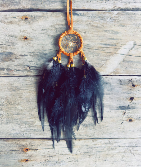Capteur de rêves autochtone inspiré du totem de l’aigle, symbole de liberté et de clairvoyance.