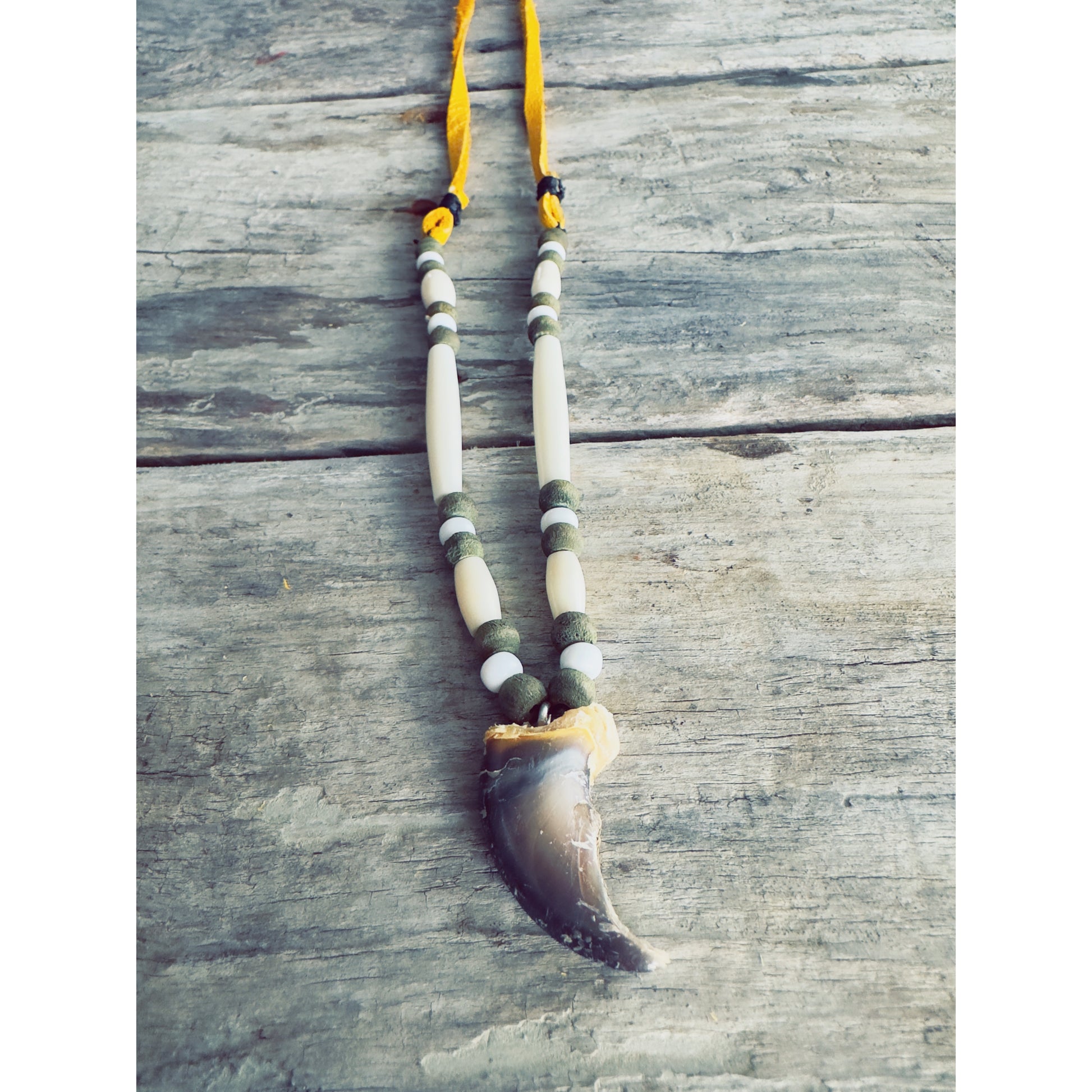 Bijou totem représentant l’esprit de l’ours, animal sacré dans la culture autochtone du Québec.