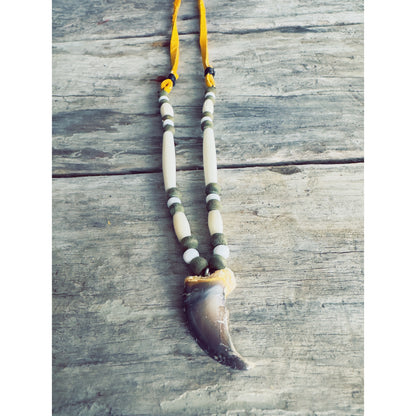 Bijou totem représentant l’esprit de l’ours, animal sacré dans la culture autochtone du Québec.