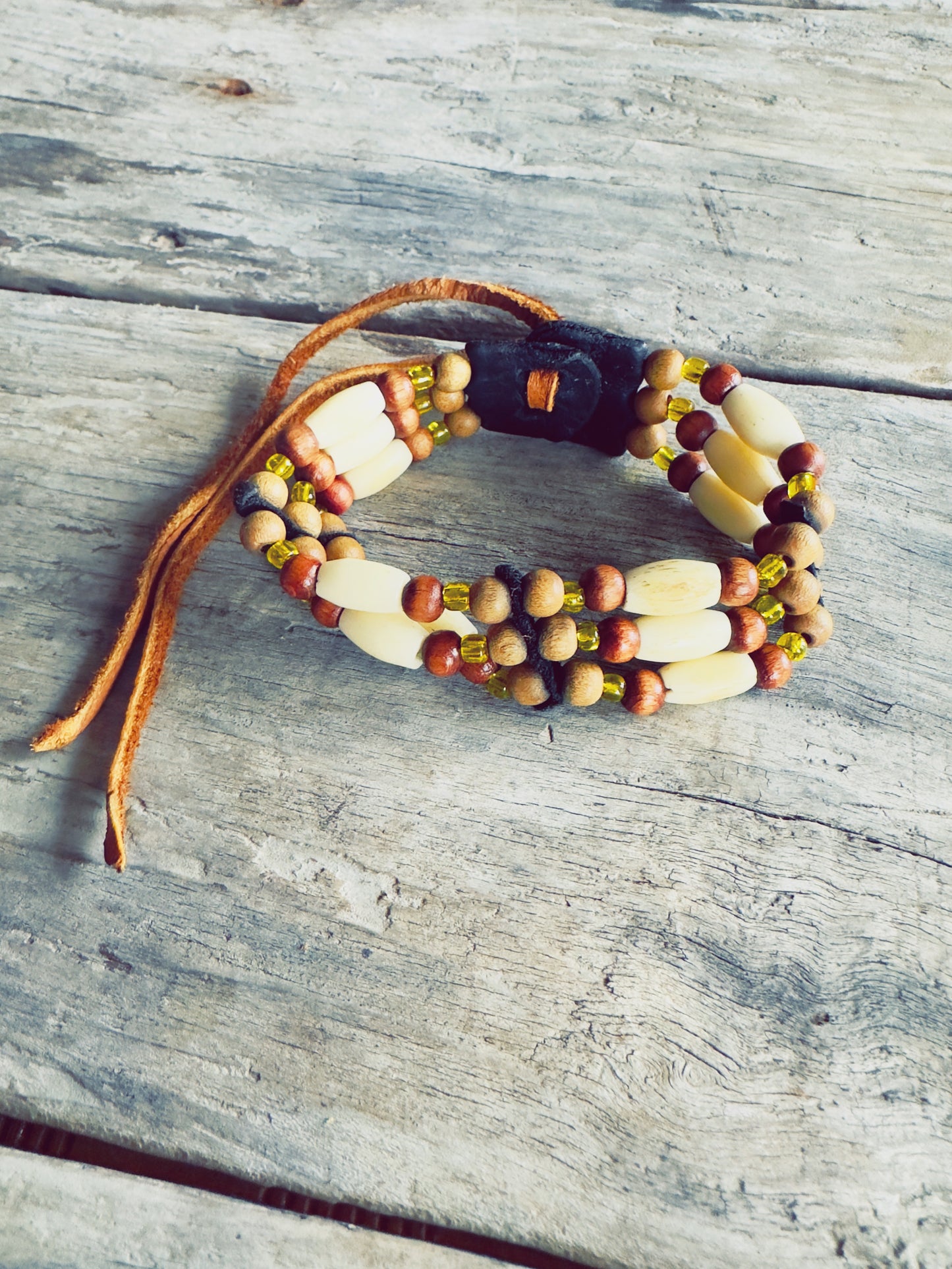 Native leather cuff – Wolf totem handmade in Quebec