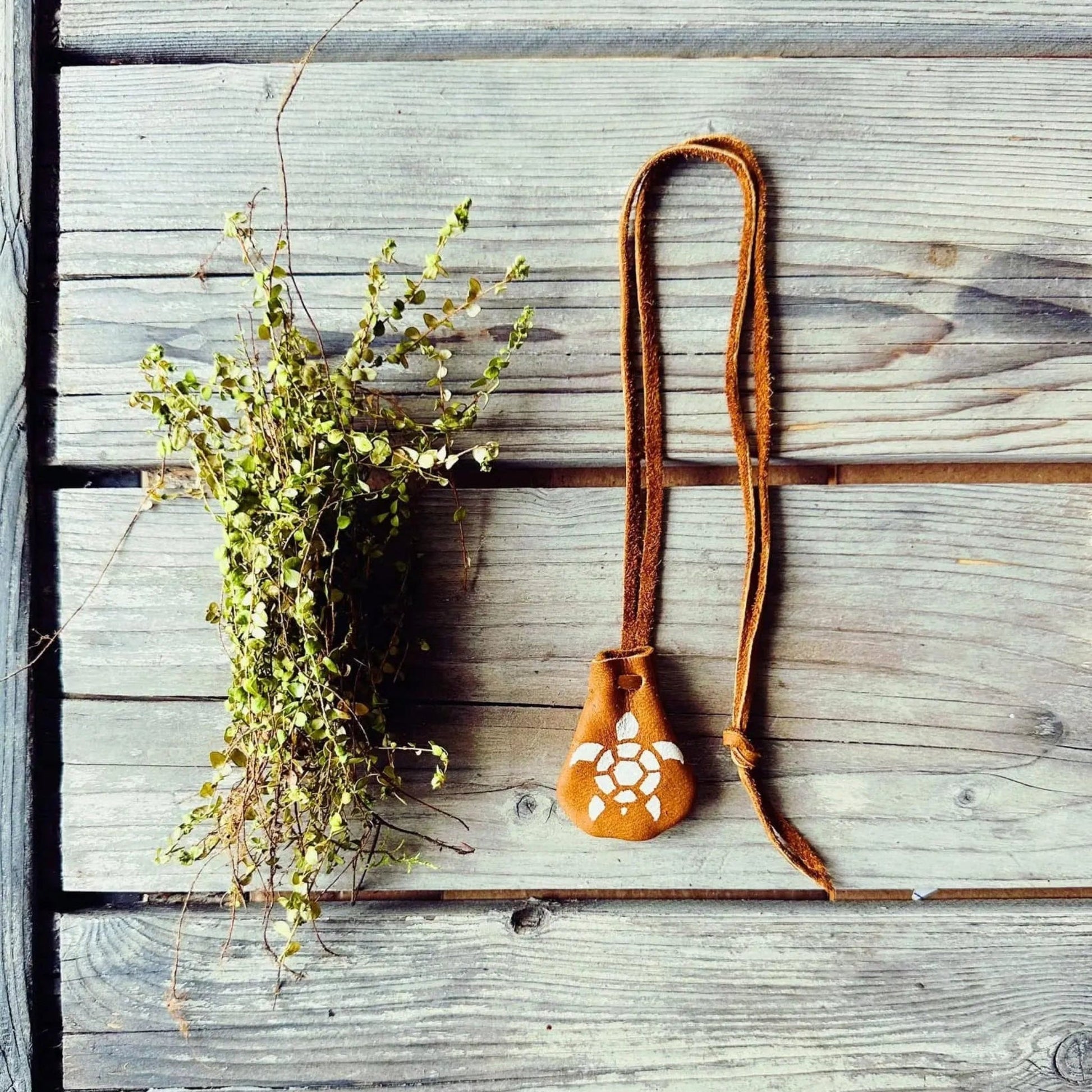 Sac de médecine de la Terre mère artisanal – connexion et enracinement