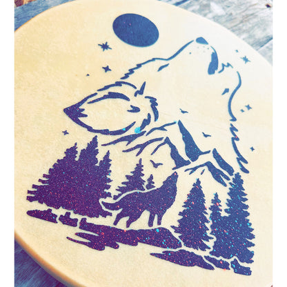 Tambour autochtone motif loup hurlant avec détails scintillants – vue en angle